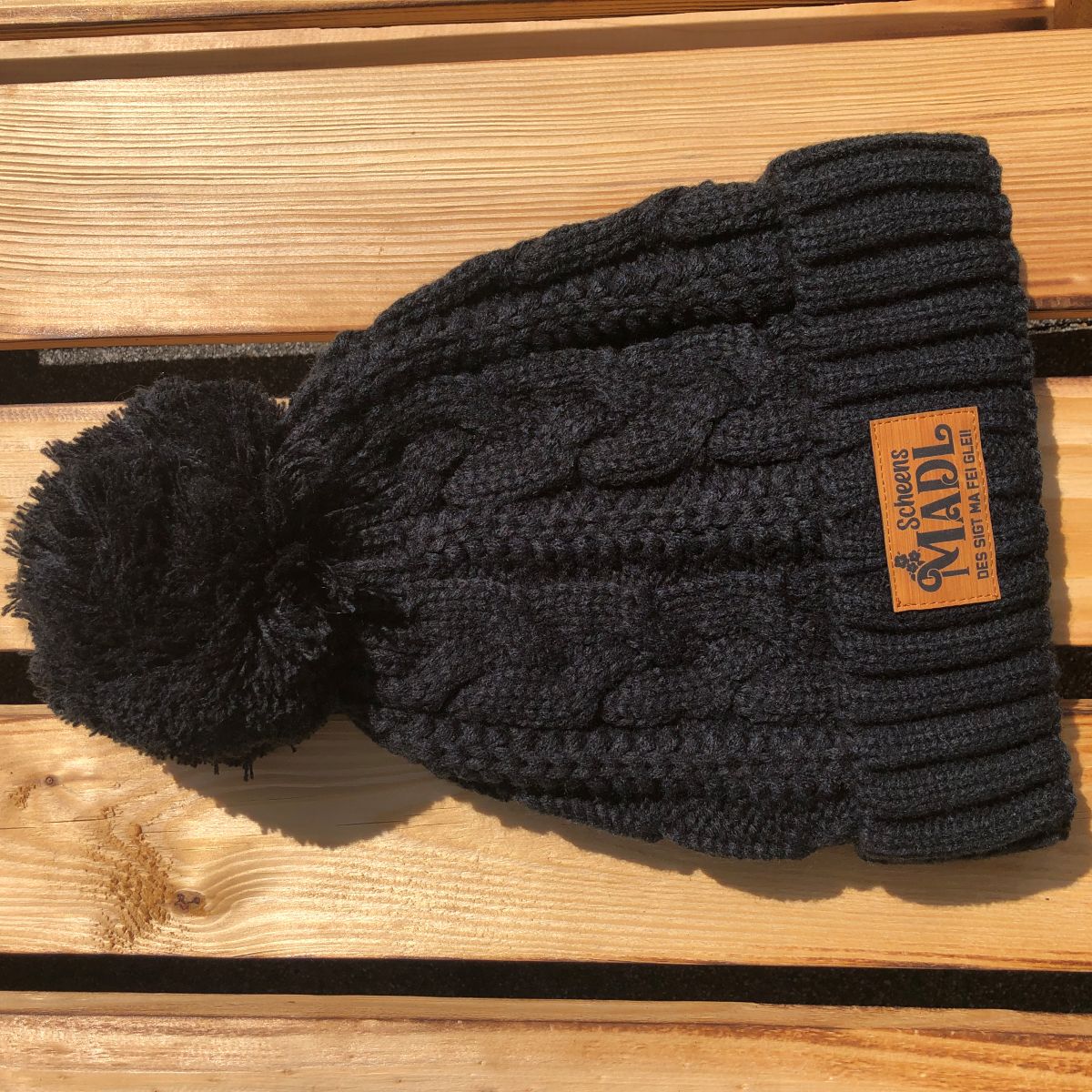 Bommlmützn #SCHEENS MADL Bayerische Bommelmütze für Damen | Strickmütze mit Winter-Bommel