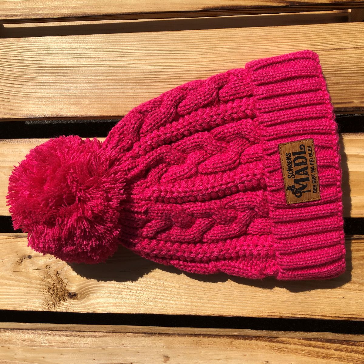 Bommlmützn #SCHEENS MADL Bayerische Bommelmütze für Damen | Strickmütze mit Winter-Bommel
