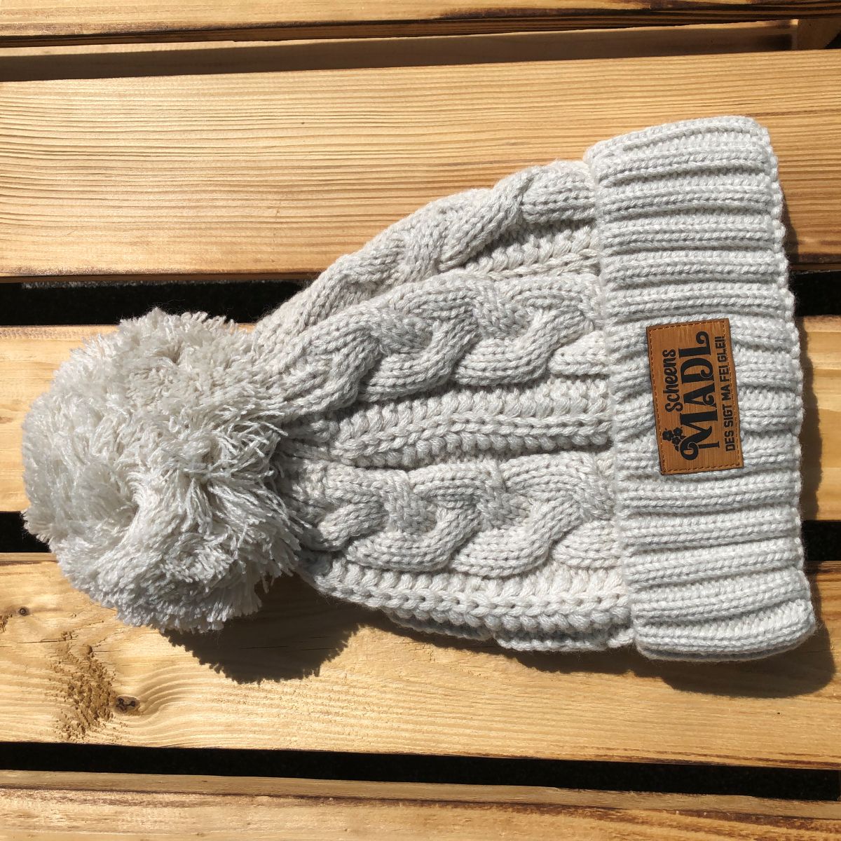 Bommlmützn #SCHEENS MADL Bayerische Bommelmütze für Damen | Strickmütze mit Winter-Bommel