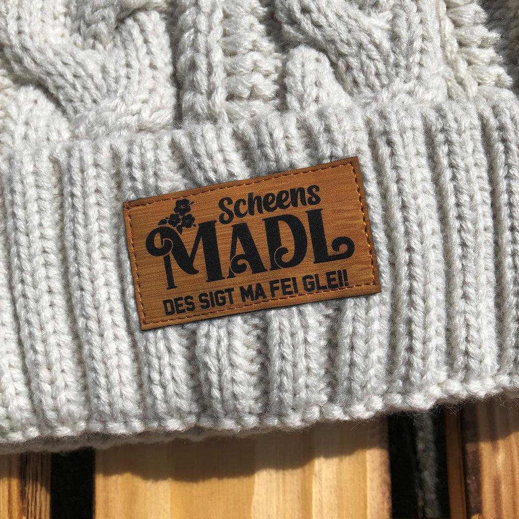Bommlmützn #SCHEENS MADL Bayerische Bommelmütze für Damen | Strickmütze mit Winter-Bommel