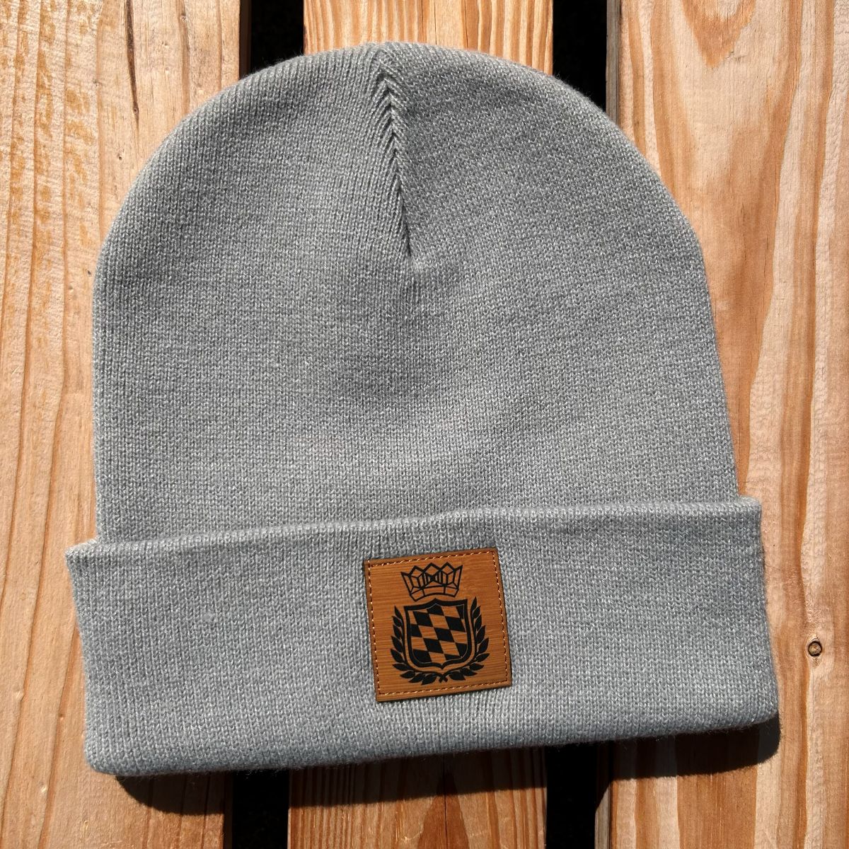 Mützn #ROYALBAVARIAN Bayern Beanie mit Lederlabel für Damen & Herren | Bayerisches Wappen Strickmütze