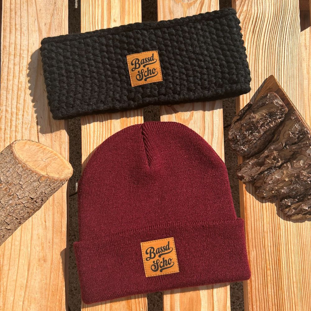 Mützn #BASSDSCHO Bayern Beanie mit Lederlabel für Damen & Herren | Bayerische Strickmütze