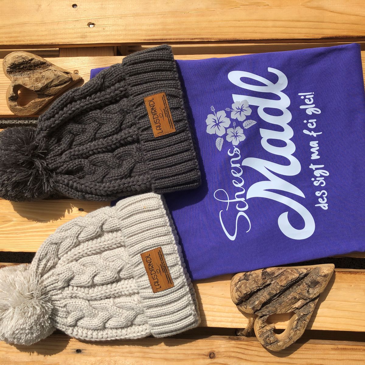 Bommlmützn #LAUSDIRNDL Bayerische Bommelmütze für Damen | Strickmütze mit Winter-Bommel