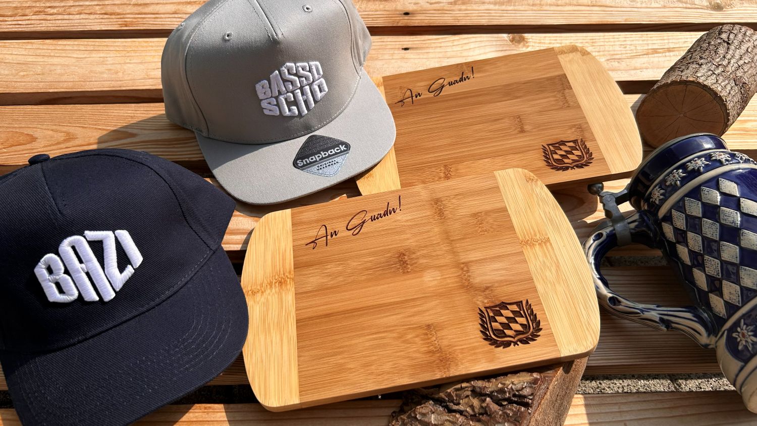 Bayerisches Brotzeitbrett mit Wappen von BavaRosi Fashion Bayerisches Frühstücksbrett aus Holz mit Gravur Bayerische Geschenke und typisch bayerische Mitbringsel
