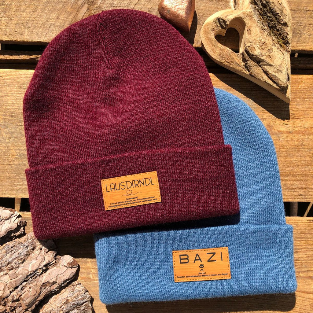 Mützn #LAUSDIRNDL Bayern Beanie mit Lederlabel für Damen | Bayerische Strickmütze