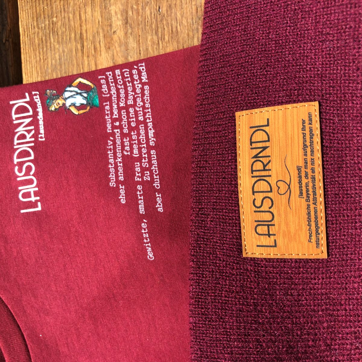 Mützn #LAUSDIRNDL Bayern Beanie mit Lederlabel für Damen | Bayerische Strickmütze