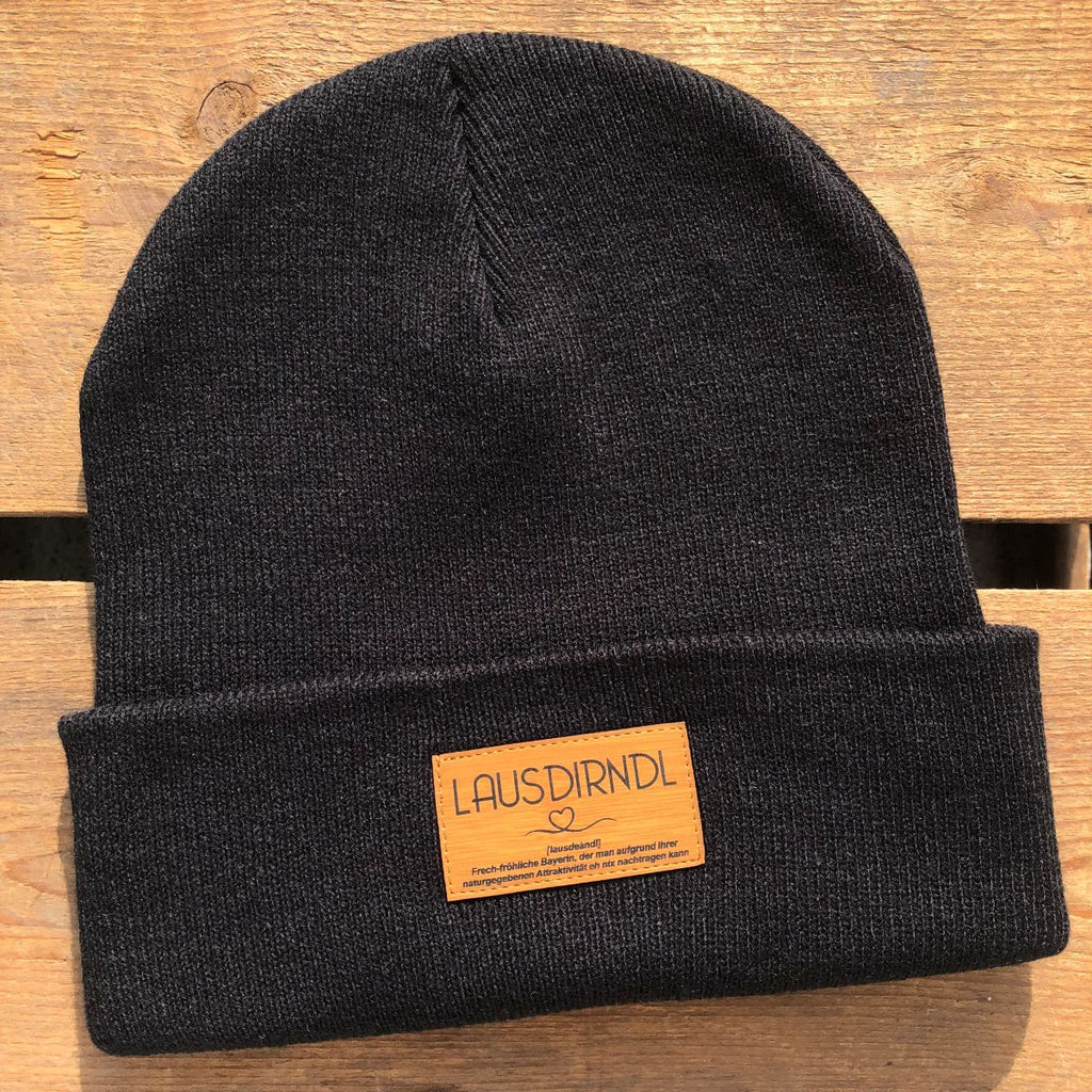Mützn #LAUSDIRNDL Bayern Beanie mit Lederlabel für Damen | Bayerische Strickmütze
