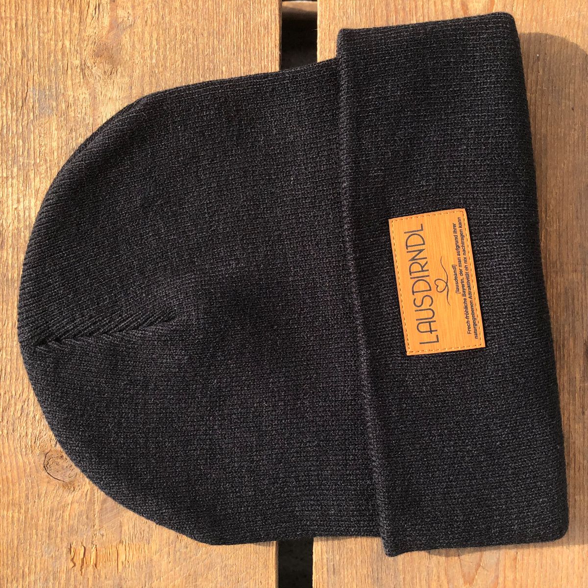 Mützn #LAUSDIRNDL Bayern Beanie mit Lederlabel für Damen | Bayerische Strickmütze