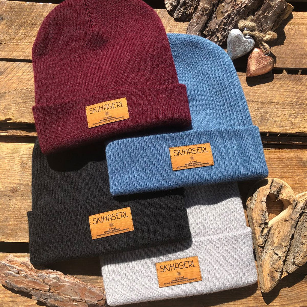 Mützn #SKIHASERL Bayern Beanie mit Lederlabel für Damen | Bayerische Strickmütze
