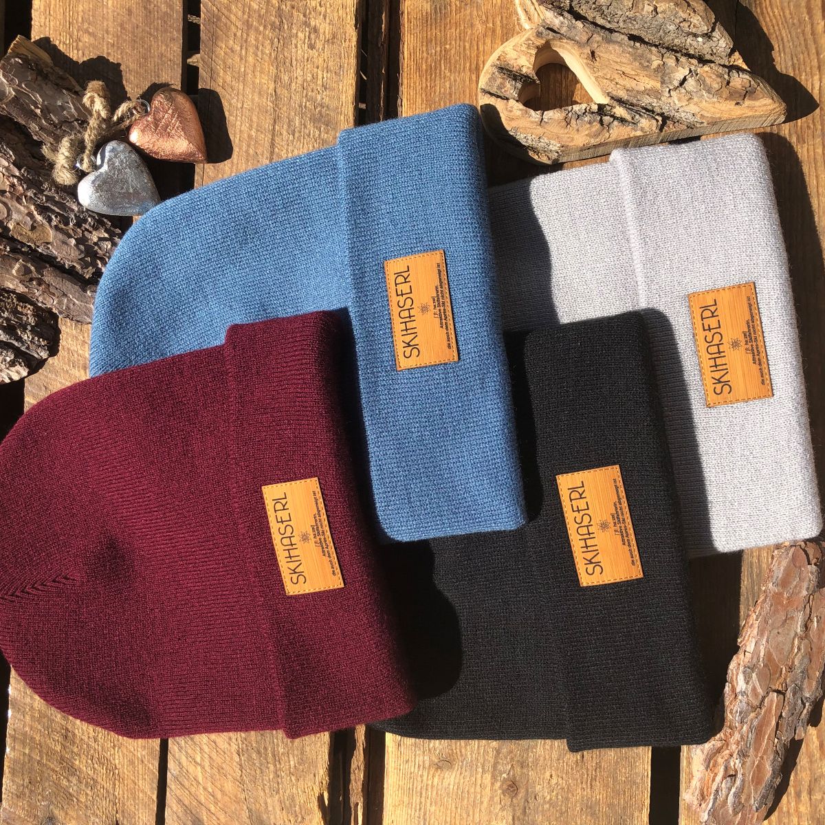 Mützn #SKIHASERL Bayern Beanie mit Lederlabel für Damen | Bayerische Strickmütze
