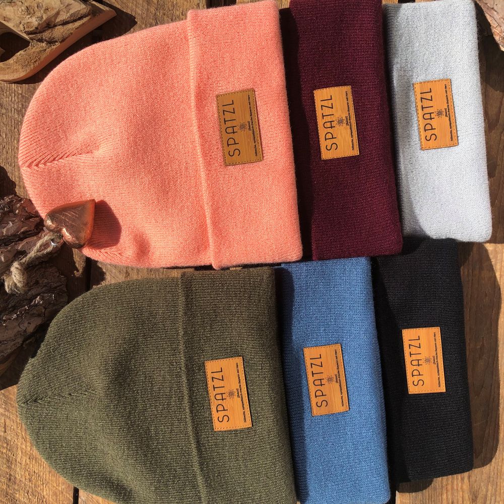 Mützn #SPATZL Bayern Beanie mit Lederlabel für Damen | Bayerische Strickmütze
