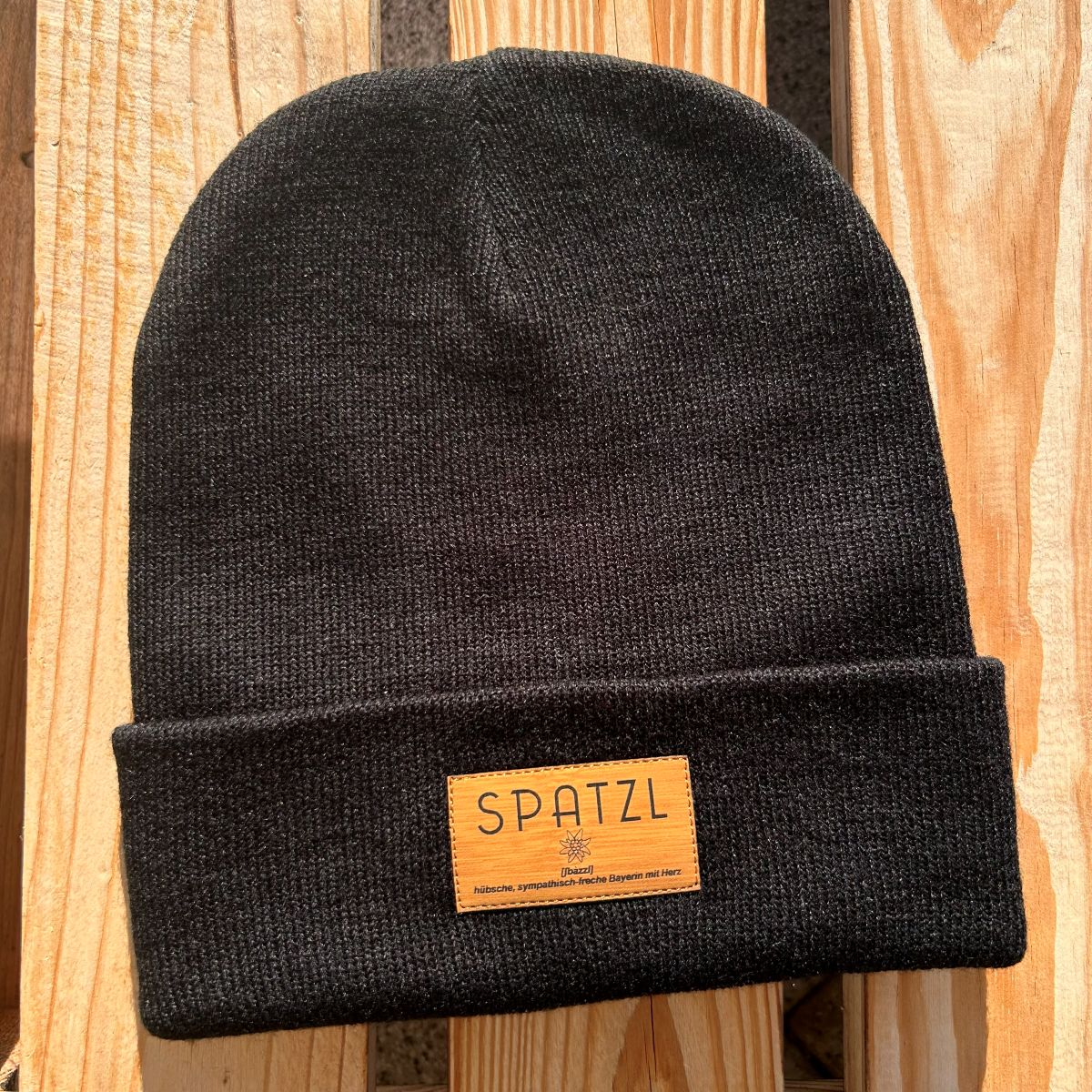 Mützn #SPATZL Bayern Beanie mit Lederlabel für Damen | Bayerische Strickmütze