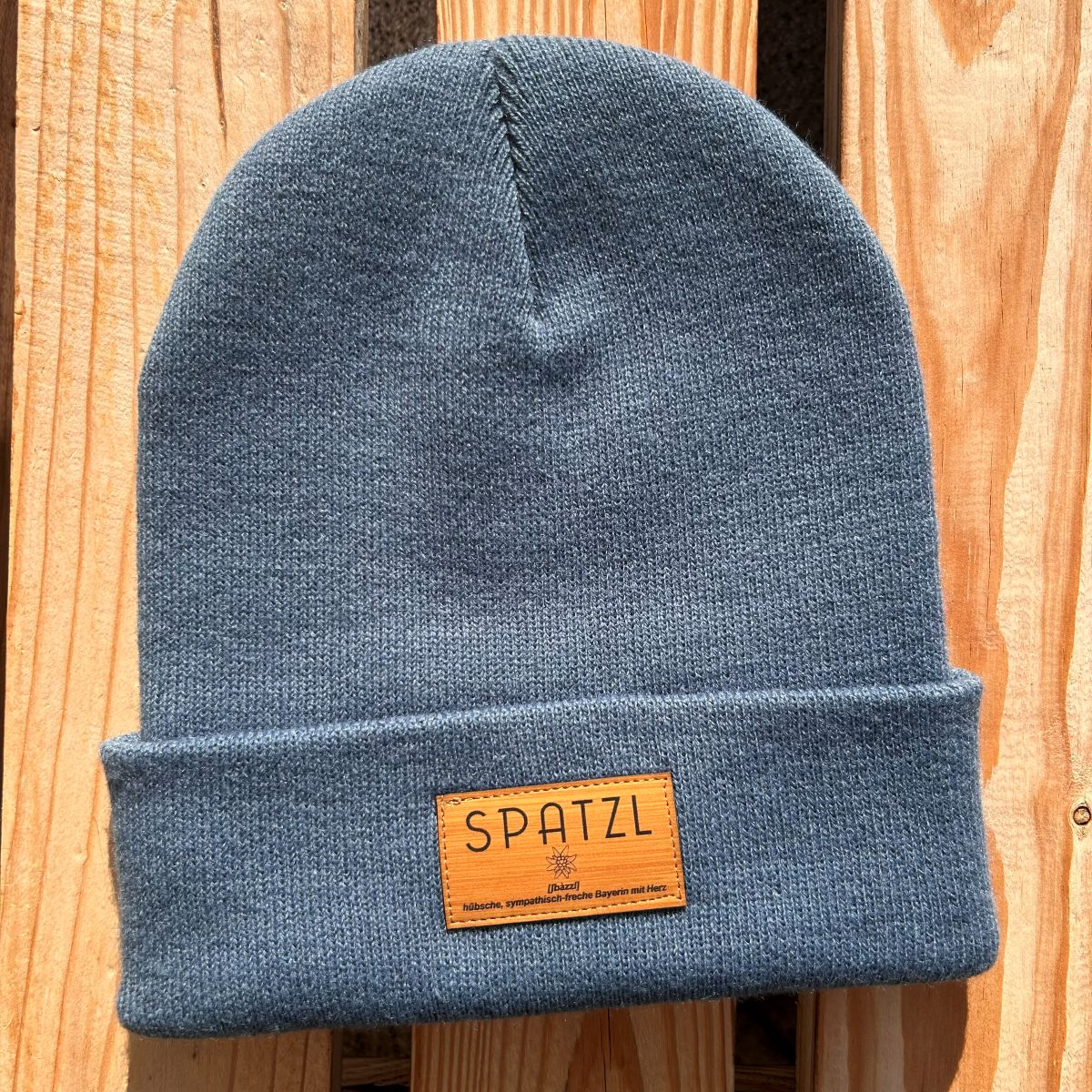 Mützn #SPATZL Bayern Beanie mit Lederlabel für Damen | Bayerische Strickmütze
