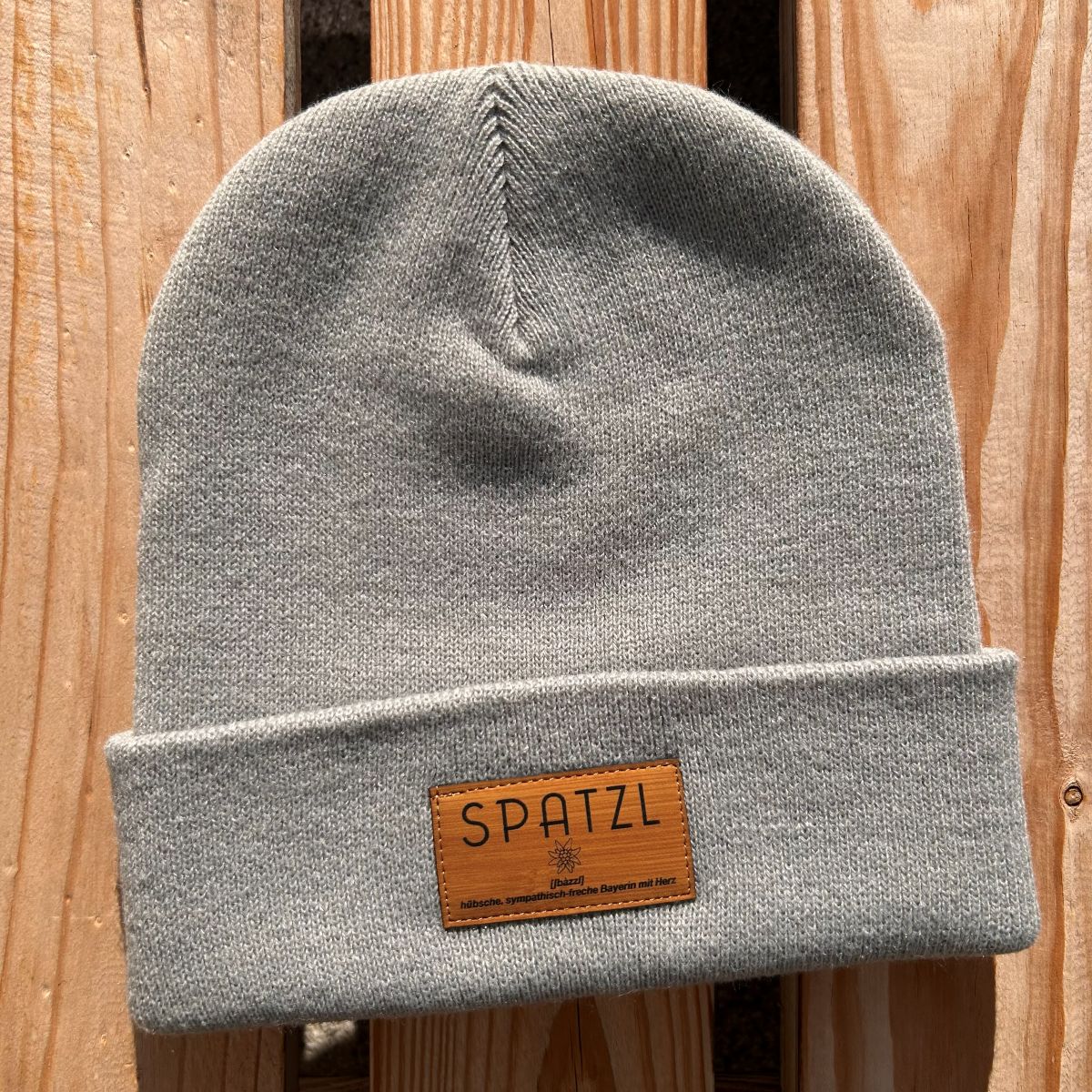 Mützn #SPATZL Bayern Beanie mit Lederlabel für Damen | Bayerische Strickmütze