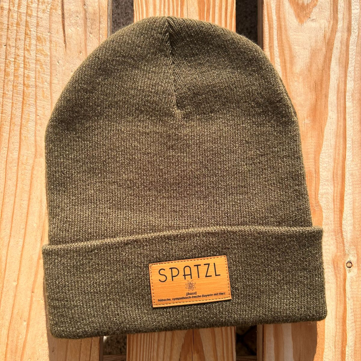 Mützn #SPATZL Bayern Beanie mit Lederlabel für Damen | Bayerische Strickmütze