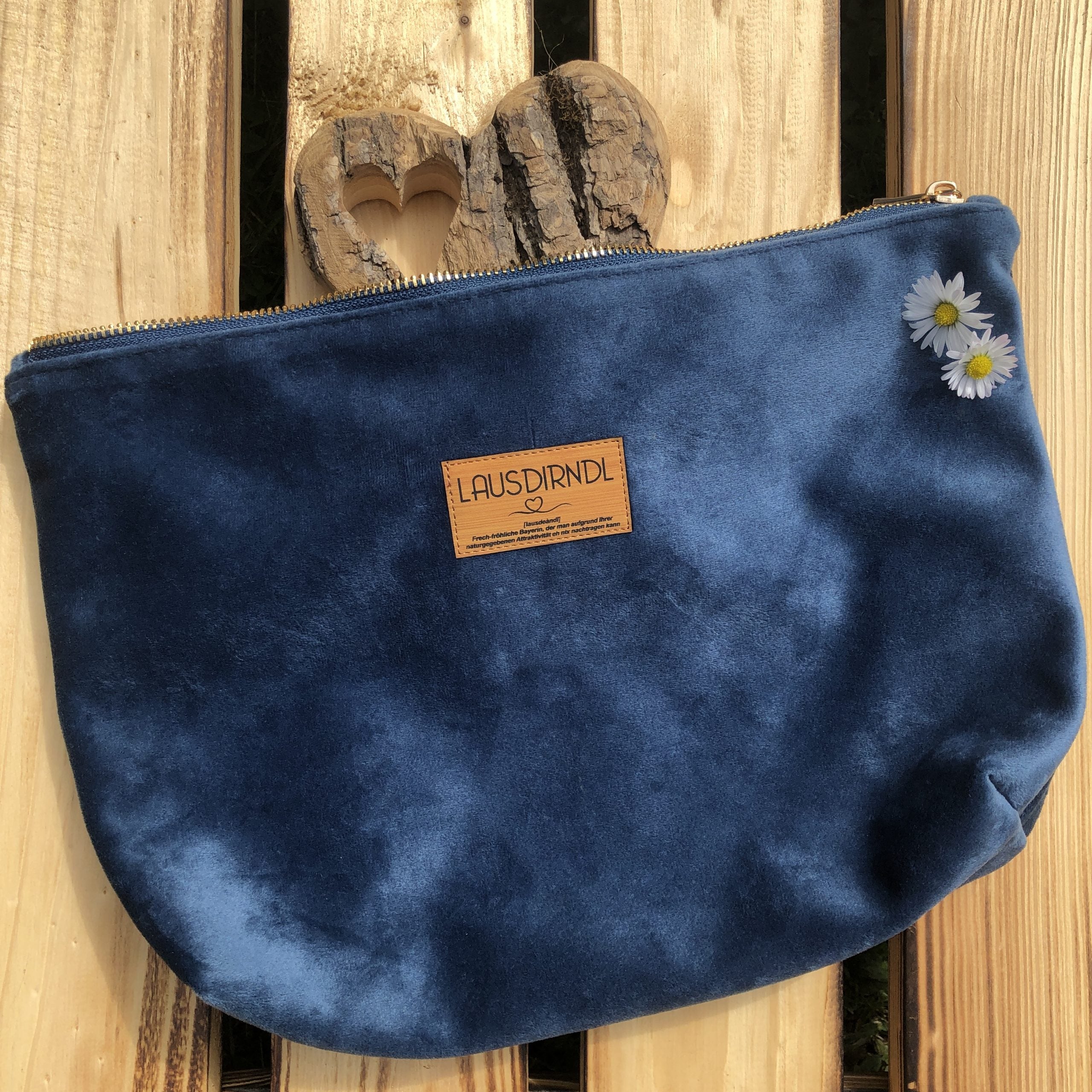 #LAUSDIRNDL Samt-Kosmetiktasche