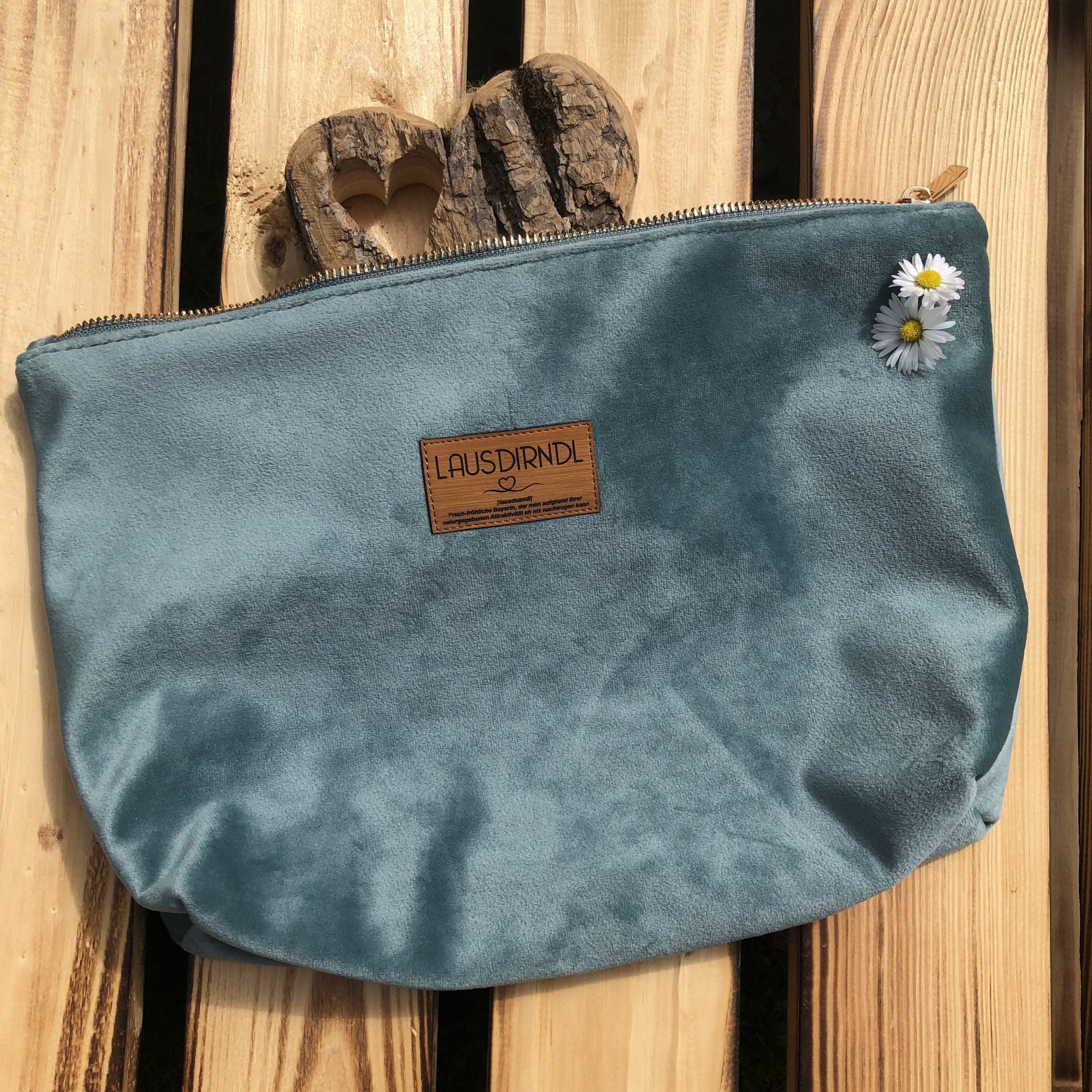 #LAUSDIRNDL Samt-Kosmetiktasche