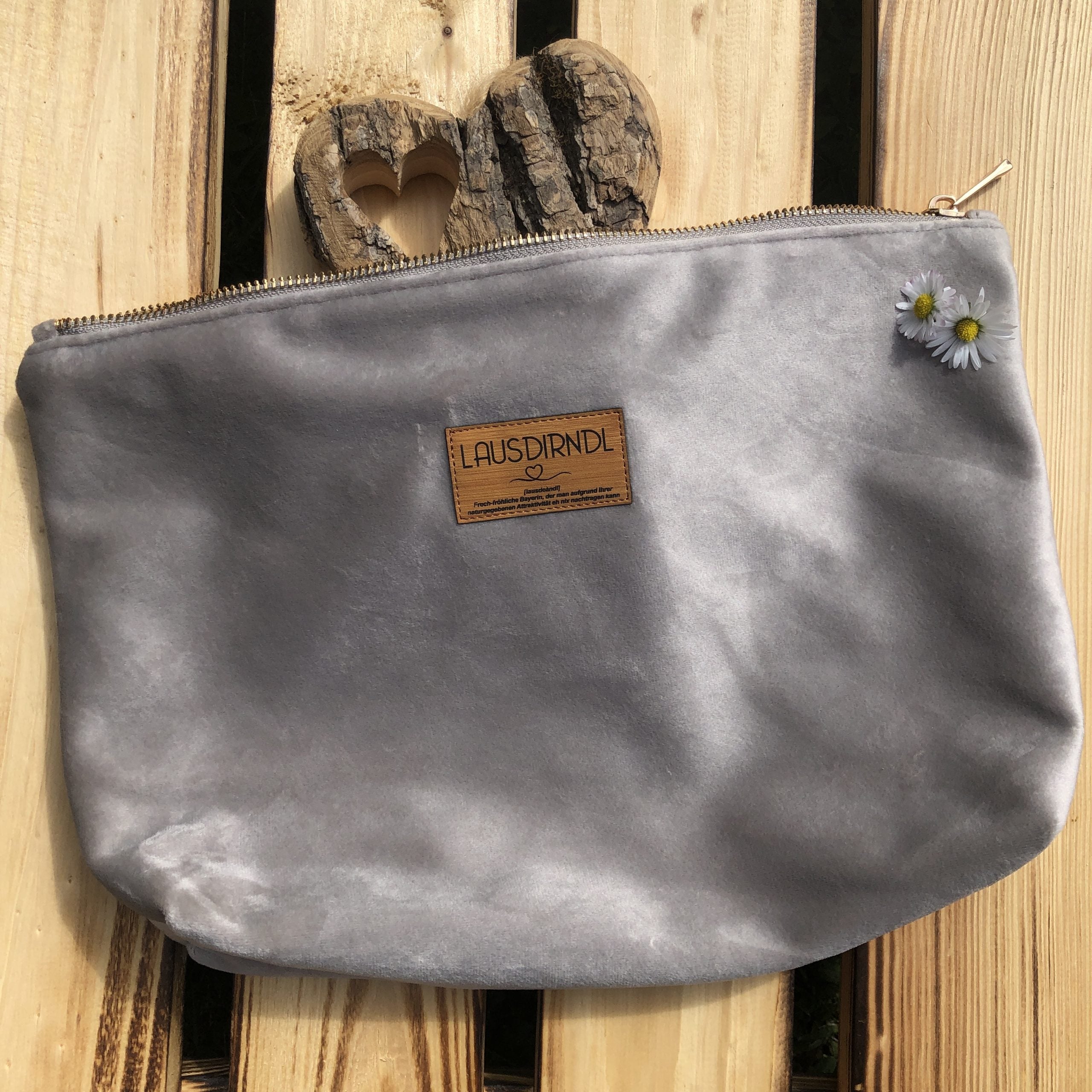 #LAUSDIRNDL Samt-Kosmetiktasche