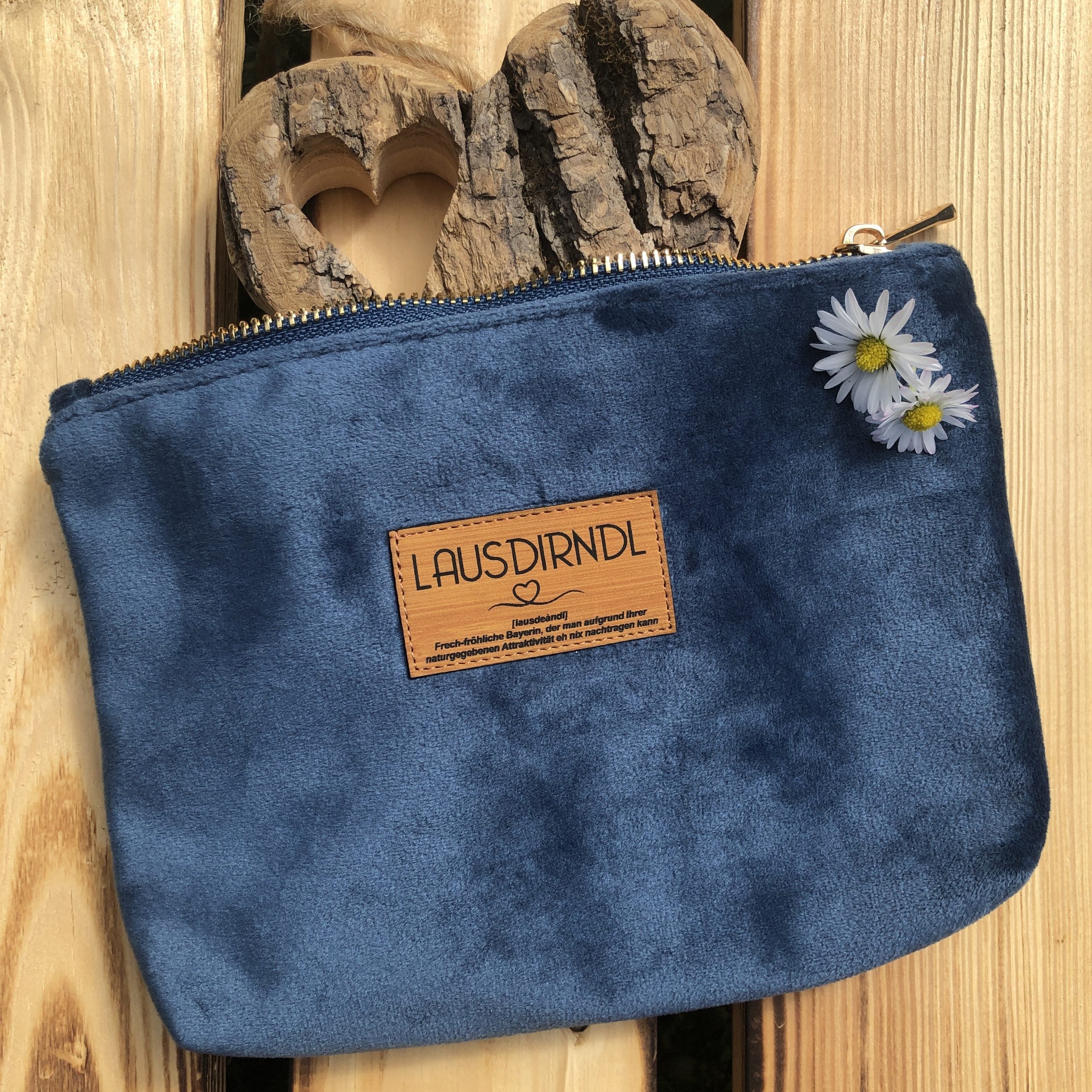 #LAUSDIRNDL Samt-Kosmetiktasche