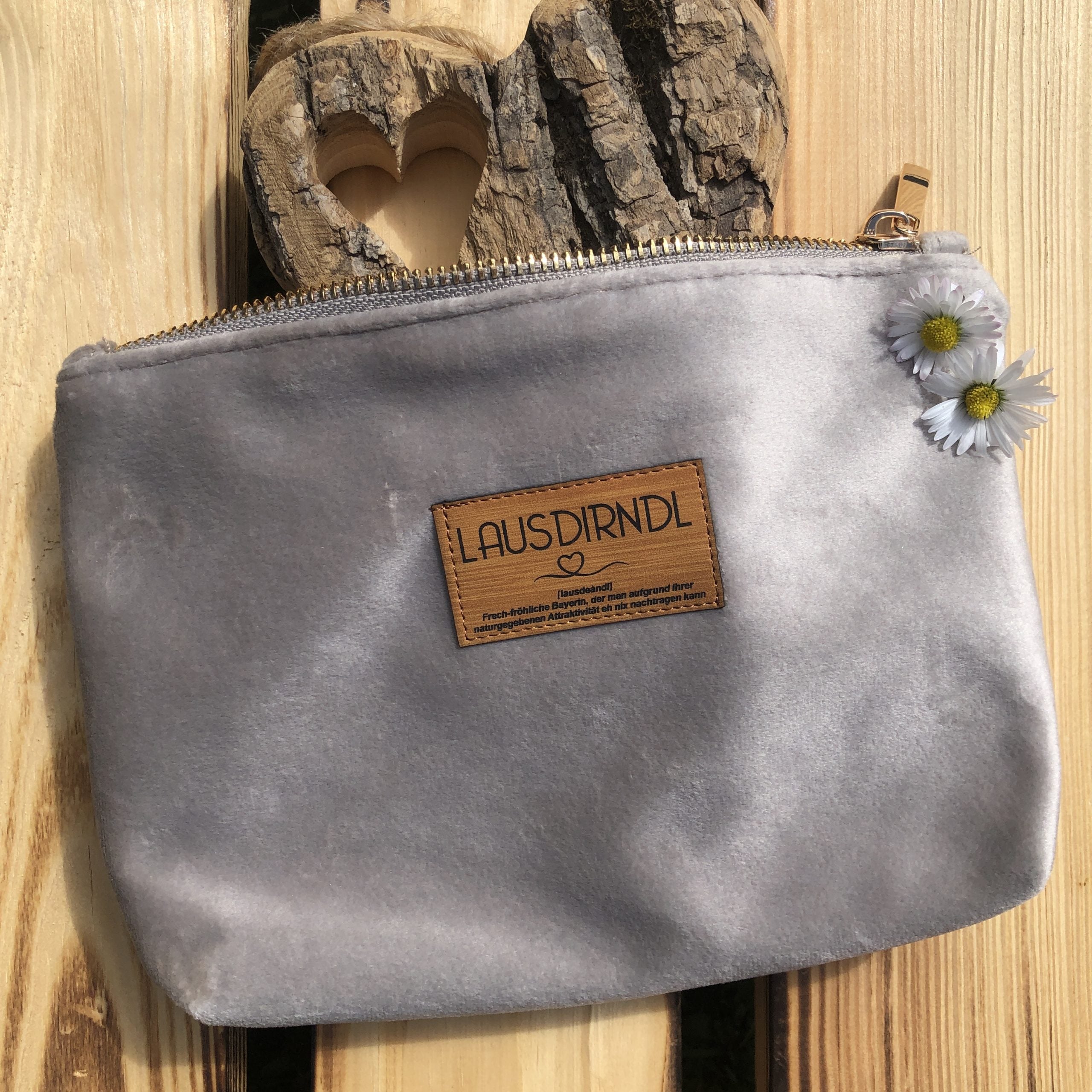 #LAUSDIRNDL Samt-Kosmetiktasche