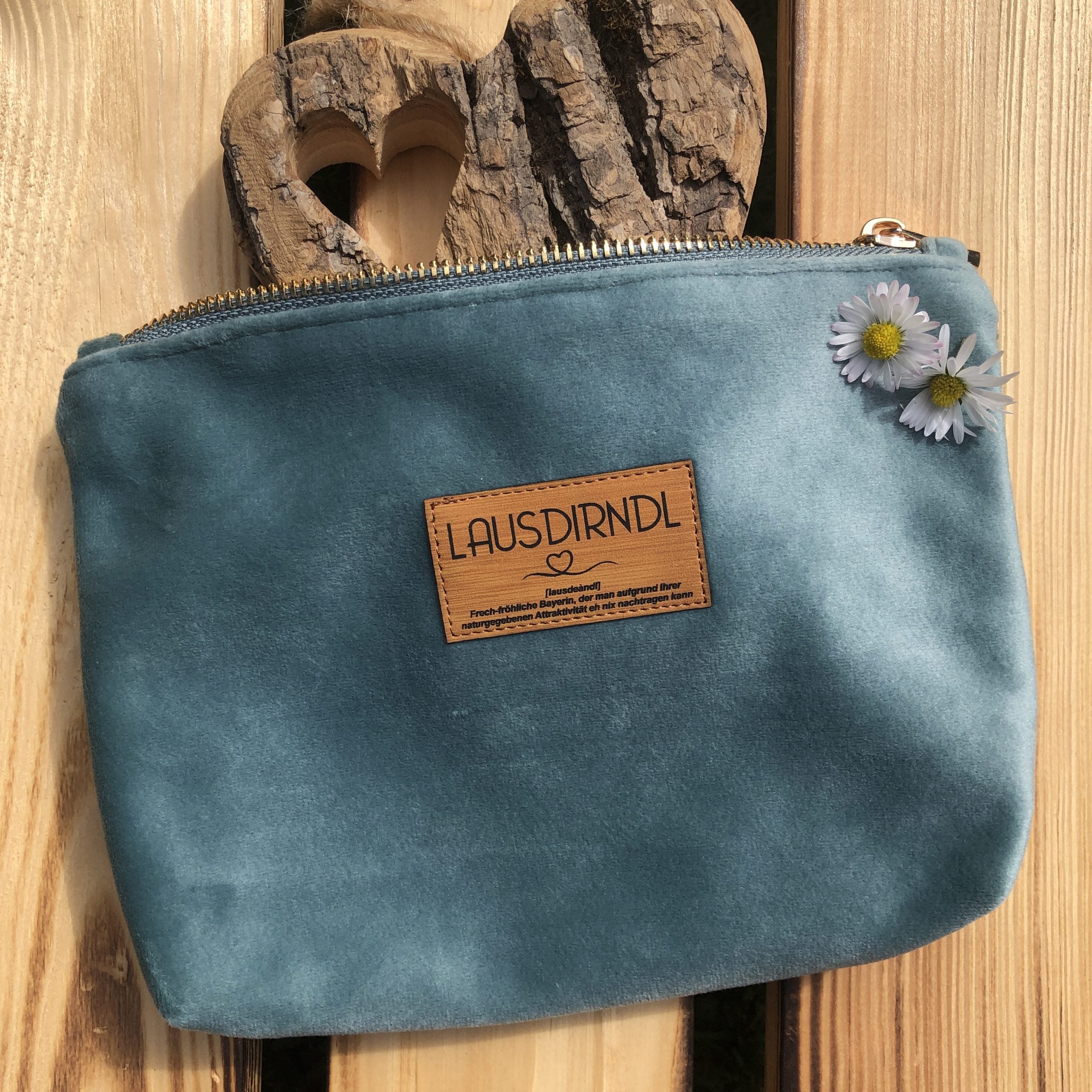 #LAUSDIRNDL Samt-Kosmetiktasche