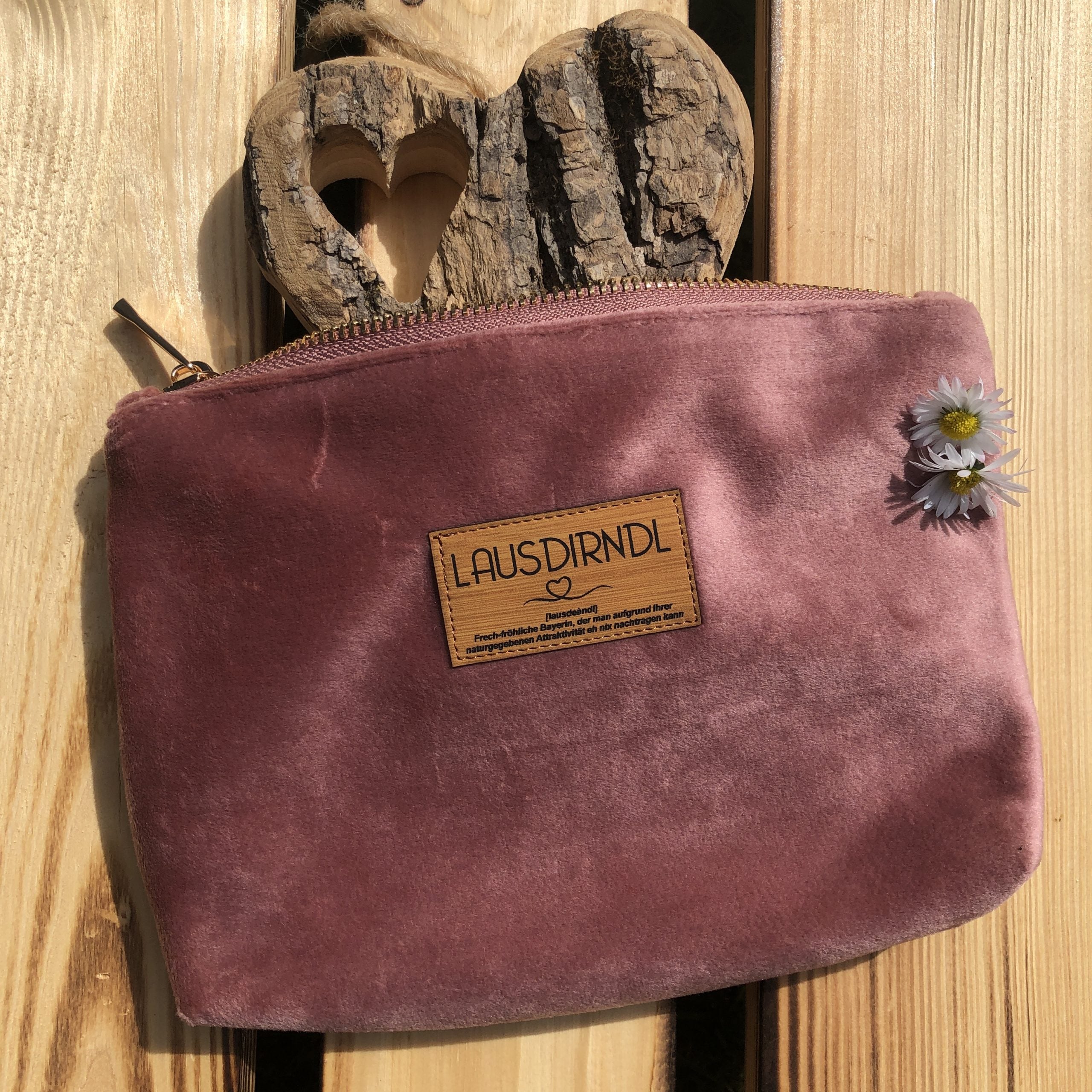 #LAUSDIRNDL Samt-Kosmetiktasche
