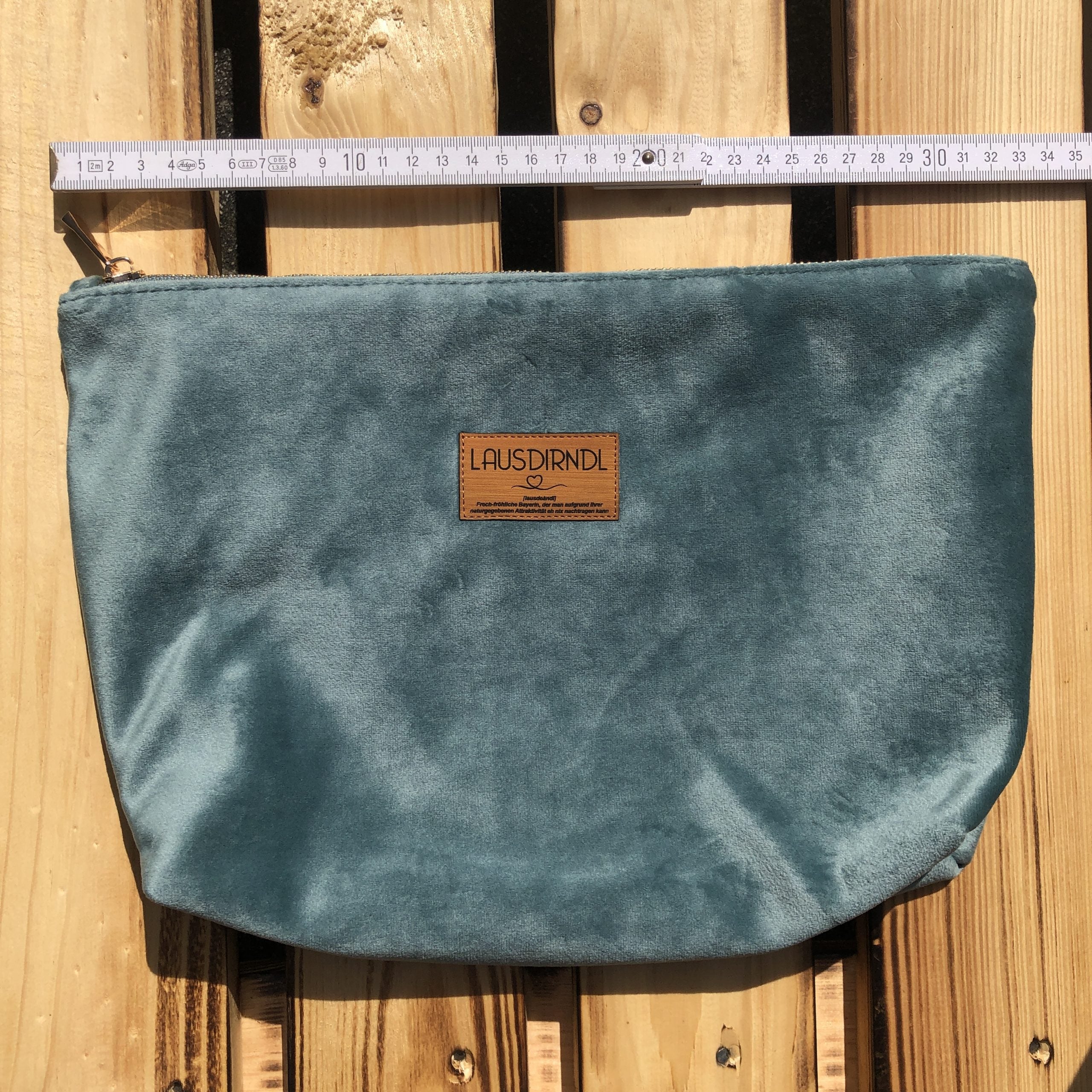 #LAUSDIRNDL Samt-Kosmetiktasche