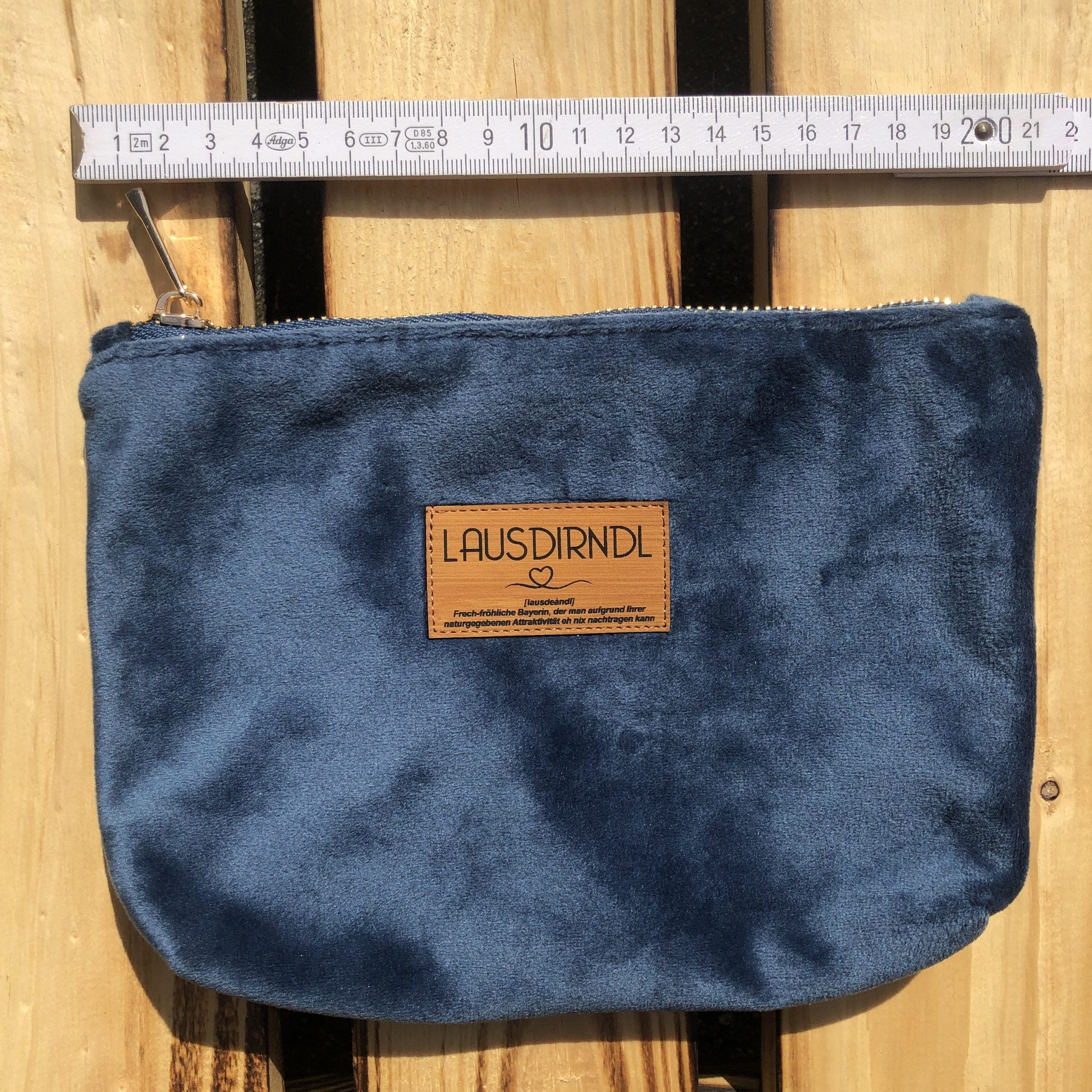 #LAUSDIRNDL Samt-Kosmetiktasche