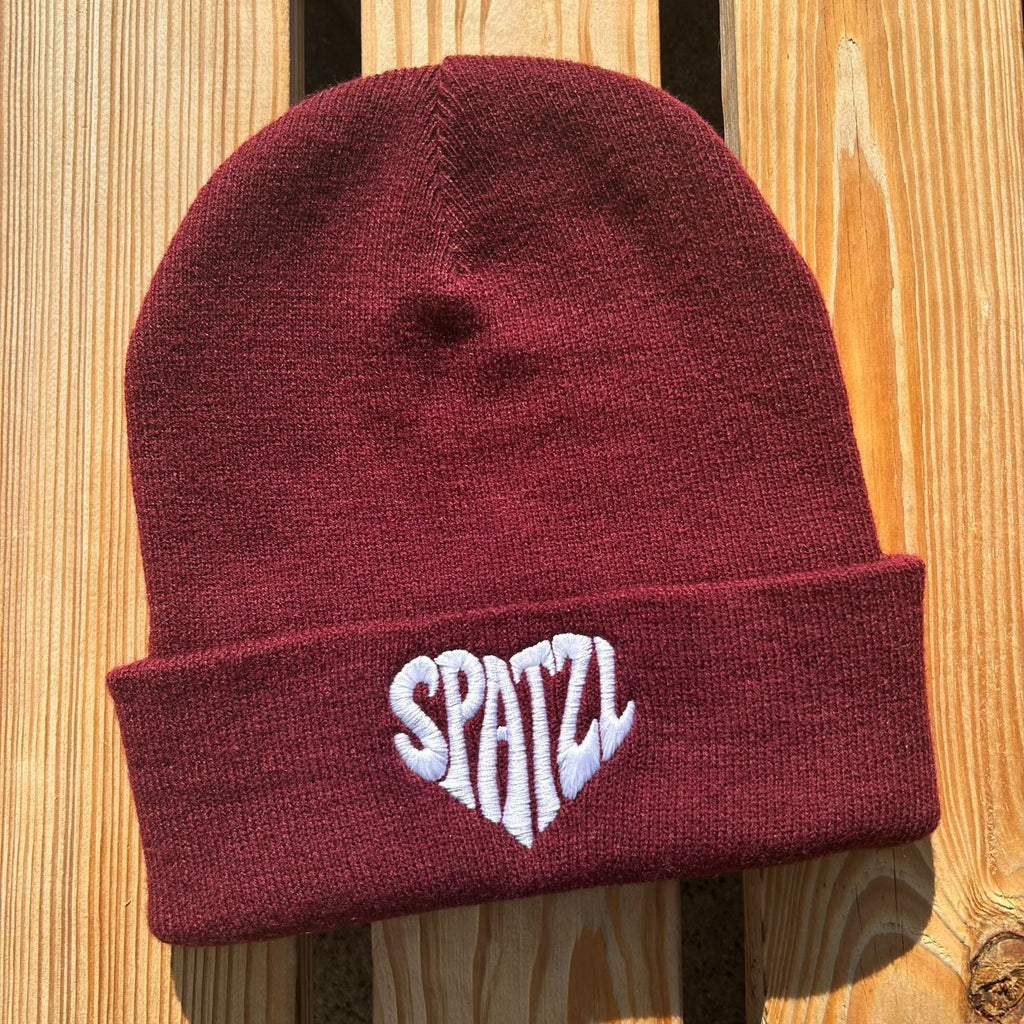 Bayerische Spatzl Mütze von BavaRosi Fashion Bayerische Mützen Beanies und Stirnbänder BAyerische Geschenke und bayerische Weihnachtsgeschenke Regensburg München Passau Pfaffenhofen Ingolstadt Geisenfeld Schrobenhausen Wolnzach Vohburg Rosenheim Landshut Mode Shop