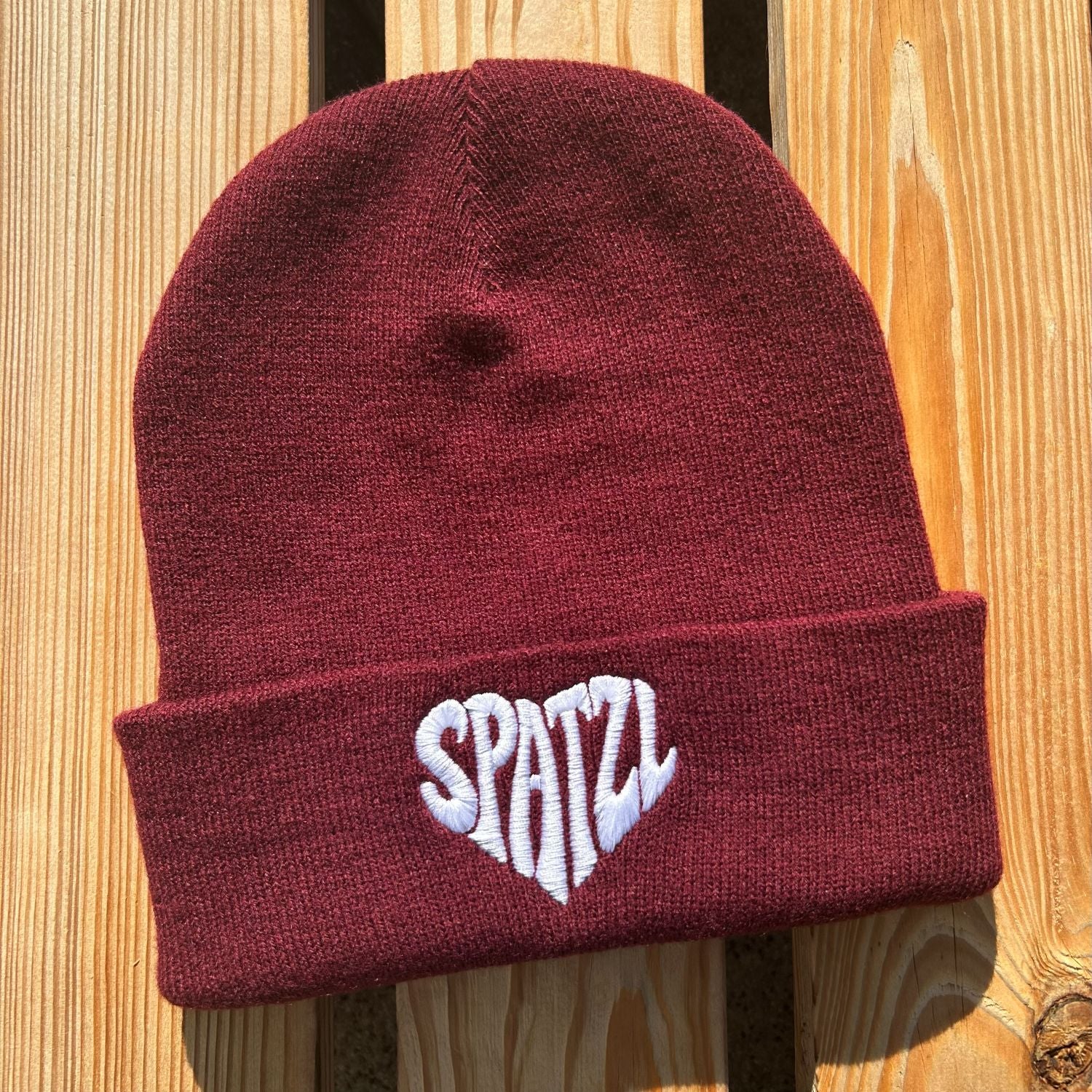 Bayerische Spatzl Mütze von BavaRosi Fashion Bayerische Mützen Beanies und Stirnbänder BAyerische Geschenke und bayerische Weihnachtsgeschenke Regensburg München Passau Pfaffenhofen Ingolstadt Geisenfeld Schrobenhausen Wolnzach Vohburg Rosenheim Landshut Mode Shop