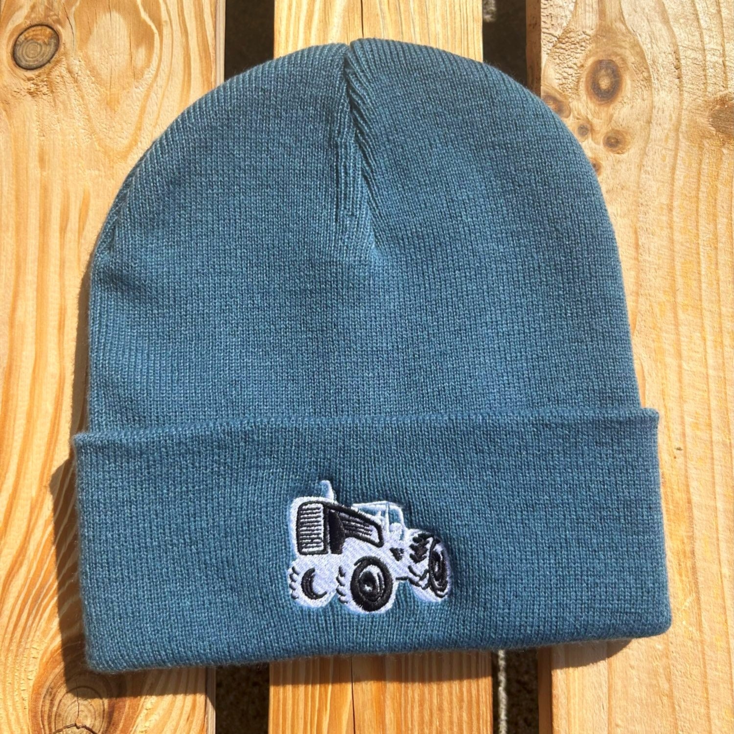 Traktor Mütze oder Bulldog Mütze von BavaRosi Fashion für alle Traktorbesitzer Traktorfans Traktorvereine und natürlich Bauern und Landwirte die einen Traktor besitzen Traktor Beanies