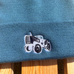 Traktor Mütze oder Bulldog Mütze von BavaRosi Fashion für alle Traktorbesitzer Traktorfans Traktorvereine und natürlich Bauern und Landwirte die einen Traktor besitzen Traktor Beanies