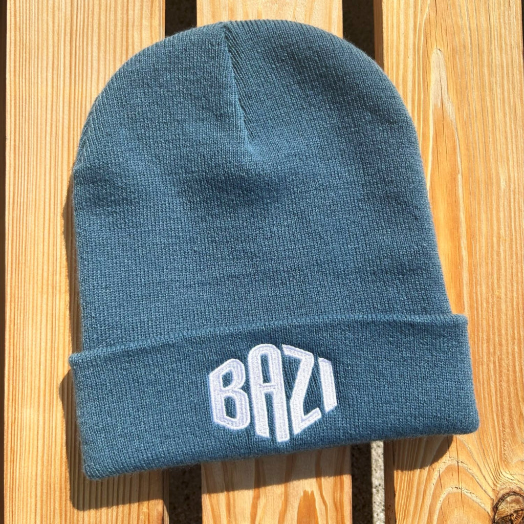 Bayerische Bazi Mütze bestickt auf der Frontseite von BavaRosi Fashion Bayerische Bazi Mütze München Ingolstadt Regensburg Wintermütze Beanie Bavarian Caps Strawanza Mützen Shop