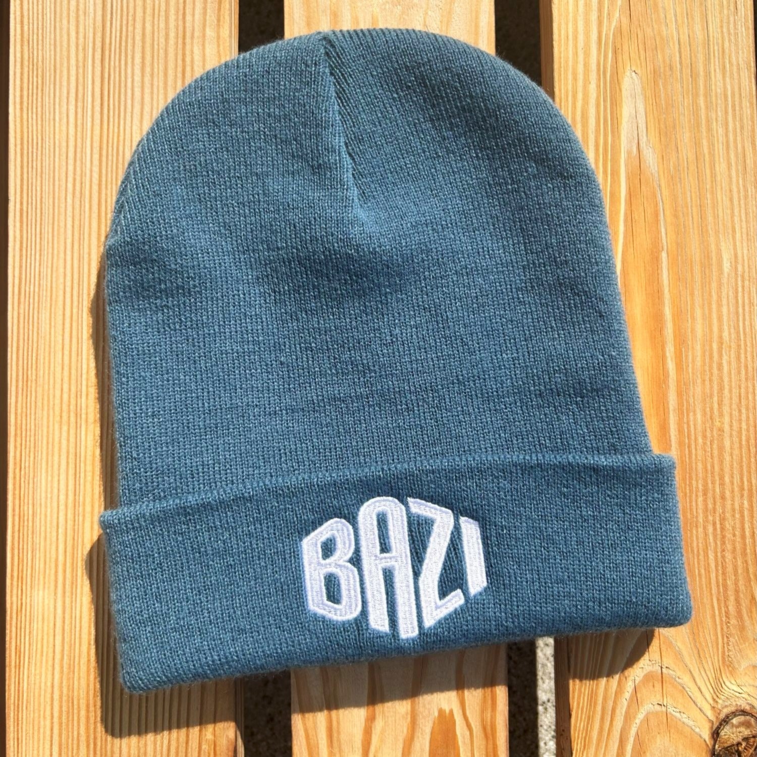 Bayerische Bazi Mütze bestickt auf der Frontseite von BavaRosi Fashion Bayerische Bazi Mütze München Ingolstadt Regensburg Wintermütze Beanie Bavarian Caps Strawanza Mützen Shop
