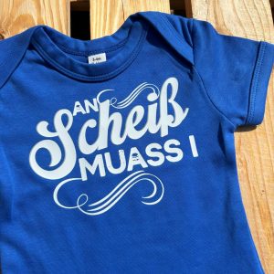 Bayerischer Baby Body An Scheiß muass I von BavaRosi Fashion Bayerische Babykleidung München Tegernsee Landshut Füssen Augsburg Dachau Karlsfeld Ammersee Rosenheim Ingolstadt