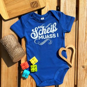 Bayerischer Baby Body An Scheiß muass I von BavaRosi Fashion Bayerische Babykleidung München Tegernsee Landshut Füssen Augsburg Dachau Karlsfeld Ammersee Rosenheim Ingolstadt
