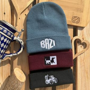 Bayerische Bazi Mütze bestickt auf der Frontseite von BavaRosi Fashion Bayerische Bazi Mütze München Ingolstadt Regensburg Wintermütze Beanie Bavarian Caps Strawanza Mützen Shop