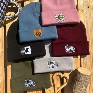 Traktor Mütze oder Bulldog Mütze von BavaRosi Fashion für alle Traktorbesitzer Traktorfans Traktorvereine und natürlich Bauern und Landwirte die einen Traktor besitzen Traktor Beanies