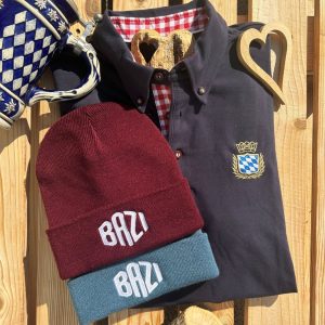 Bayerische Bazi Mütze bestickt auf der Frontseite von BavaRosi Fashion Bayerische Bazi Mütze München Ingolstadt Regensburg Wintermütze Beanie Bavarian Caps Strawanza Mützen Shop