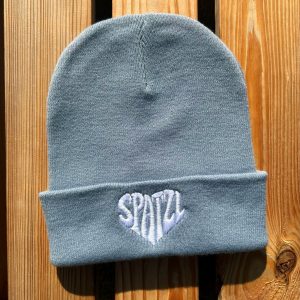 Bayerische Spatzl Mütze von BavaRosi Fashion Bayerische Mützen Beanies und Stirnbänder BAyerische Geschenke und bayerische Weihnachtsgeschenke Regensburg München Passau Pfaffenhofen Ingolstadt Geisenfeld Schrobenhausen Wolnzach Vohburg Rosenheim Landshut Mode Shop