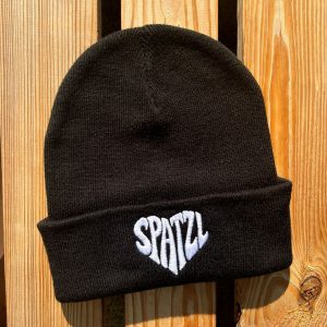 Bayerische Spatzl Mütze von BavaRosi Fashion Bayerische Mützen Beanies und Stirnbänder BAyerische Geschenke und bayerische Weihnachtsgeschenke Regensburg München Passau Pfaffenhofen Ingolstadt Geisenfeld Schrobenhausen Wolnzach Vohburg Rosenheim Landshut Mode Shop