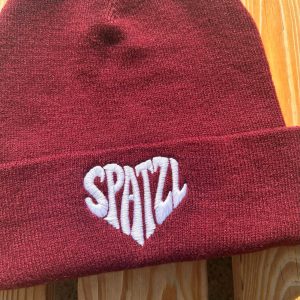 Bayerische Spatzl Mütze von BavaRosi Fashion Bayerische Mützen Beanies und Stirnbänder BAyerische Geschenke und bayerische Weihnachtsgeschenke Regensburg München Passau Pfaffenhofen Ingolstadt Geisenfeld Schrobenhausen Wolnzach Vohburg Rosenheim Landshut Mode Shop