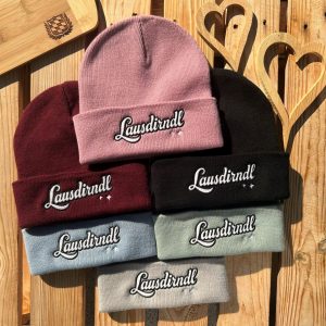 Bayerische Lausdirndl Mütze von BavaRosi Fashion Bayerische Mützen Beanies und Stirnbänder BAyerische Geschenke und bayerische Weihnachtsgeschenke Regensburg München Passau Pfaffenhofen Ingolstadt Geisenfeld Schrobenhausen Wolnzach Vohburg Rosenheim Landshut Mode Shop