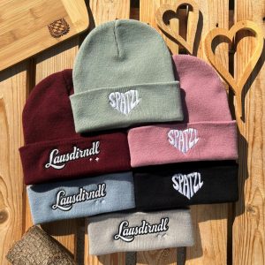 Bayerische Spatzl Mütze von BavaRosi Fashion Bayerische Mützen Beanies und Stirnbänder BAyerische Geschenke und bayerische Weihnachtsgeschenke Regensburg München Passau Pfaffenhofen Ingolstadt Geisenfeld Schrobenhausen Wolnzach Vohburg Rosenheim Landshut Mode Shop