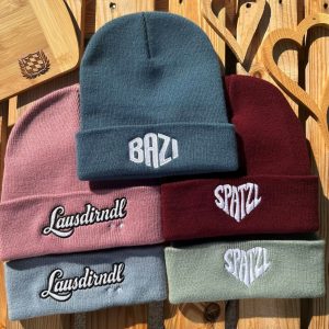 Bayerische Spatzl Mütze von BavaRosi Fashion Bayerische Mützen Beanies und Stirnbänder BAyerische Geschenke und bayerische Weihnachtsgeschenke Regensburg München Passau Pfaffenhofen Ingolstadt Geisenfeld Schrobenhausen Wolnzach Vohburg Rosenheim Landshut Mode Shop