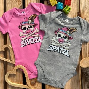 Spatzl Totenkopf Baby Body Freche Babykleidung BavaRosi Fashion Strawanza Buadepp Bavarian Cap Ingolstadt Vohburg Geisenfeld Pfaffenhofen Tegernsee Garmisch Landshut Regensburg Augsburg Baby Shop